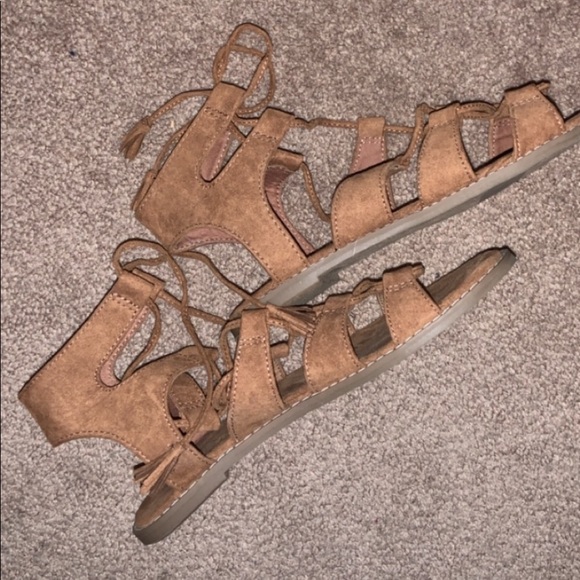 Old navy gladiator tall sandals!! - Picture 2 of 2